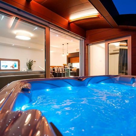 The Q Superior - A Penthouse With Jacuzzi And Sauna Rovinj Exterior photo