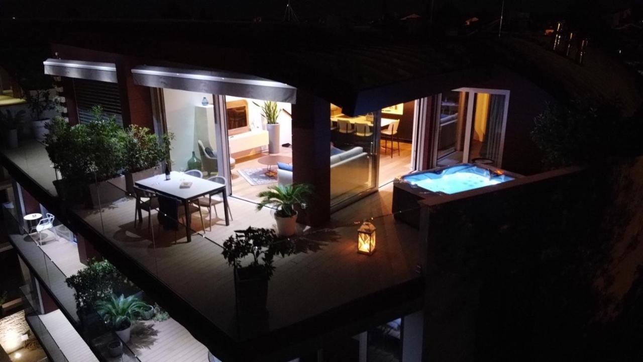The Q Superior - A Penthouse With Jacuzzi And Sauna Rovinj Exterior photo