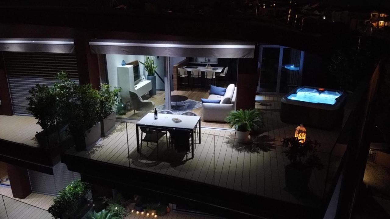 The Q Superior - A Penthouse With Jacuzzi And Sauna Rovinj Exterior photo