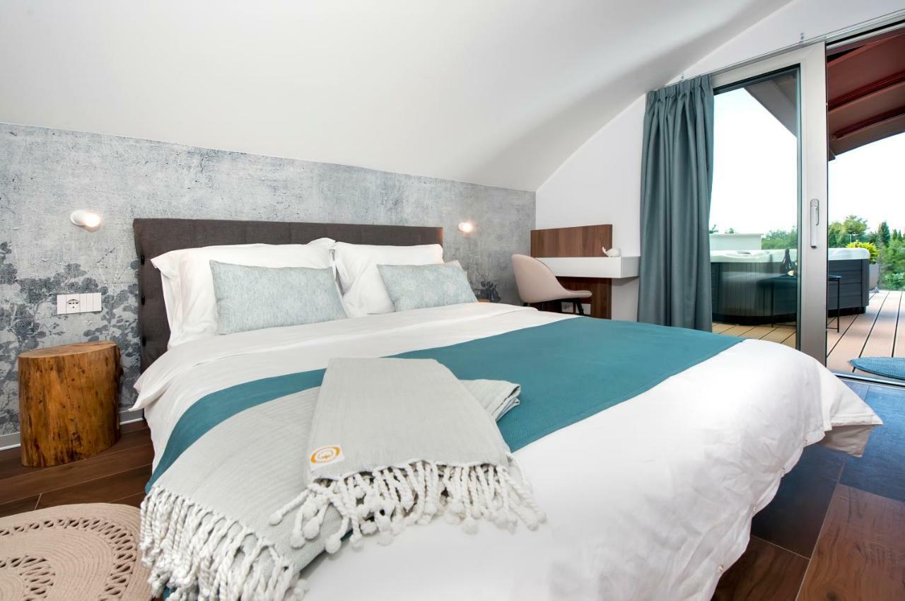 The Q Superior - A Penthouse With Jacuzzi And Sauna Rovinj Exterior photo