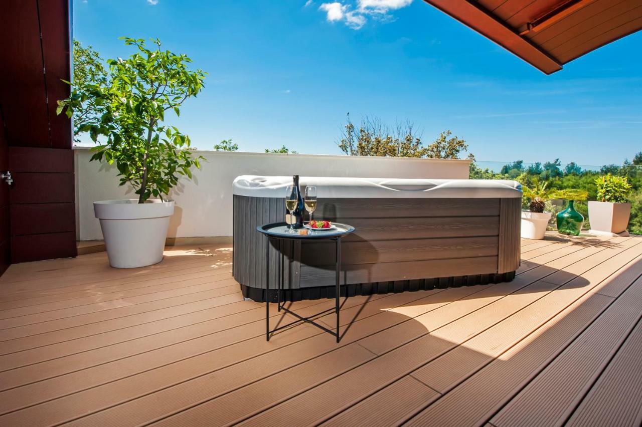 The Q Superior - A Penthouse With Jacuzzi And Sauna Rovinj Exterior photo