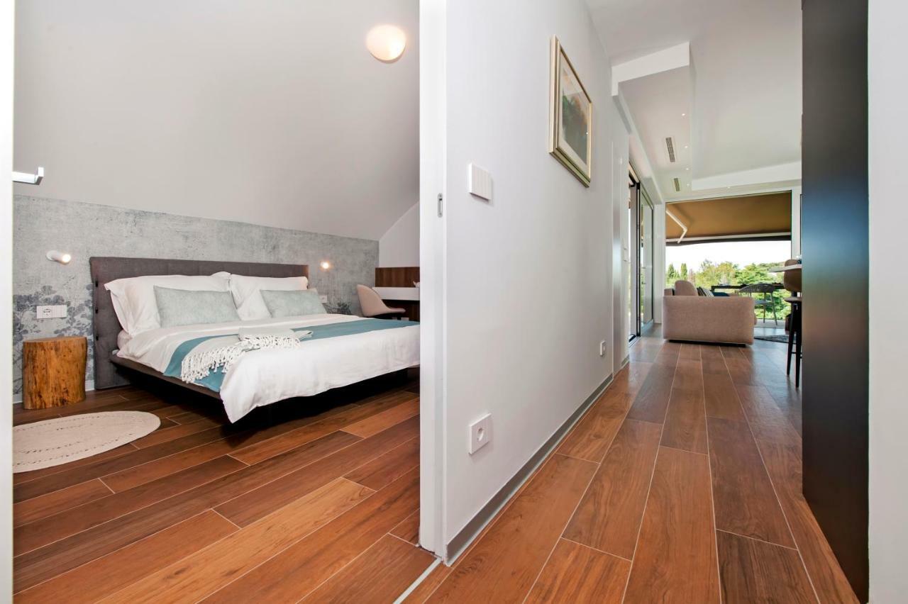 The Q Superior - A Penthouse With Jacuzzi And Sauna Rovinj Exterior photo