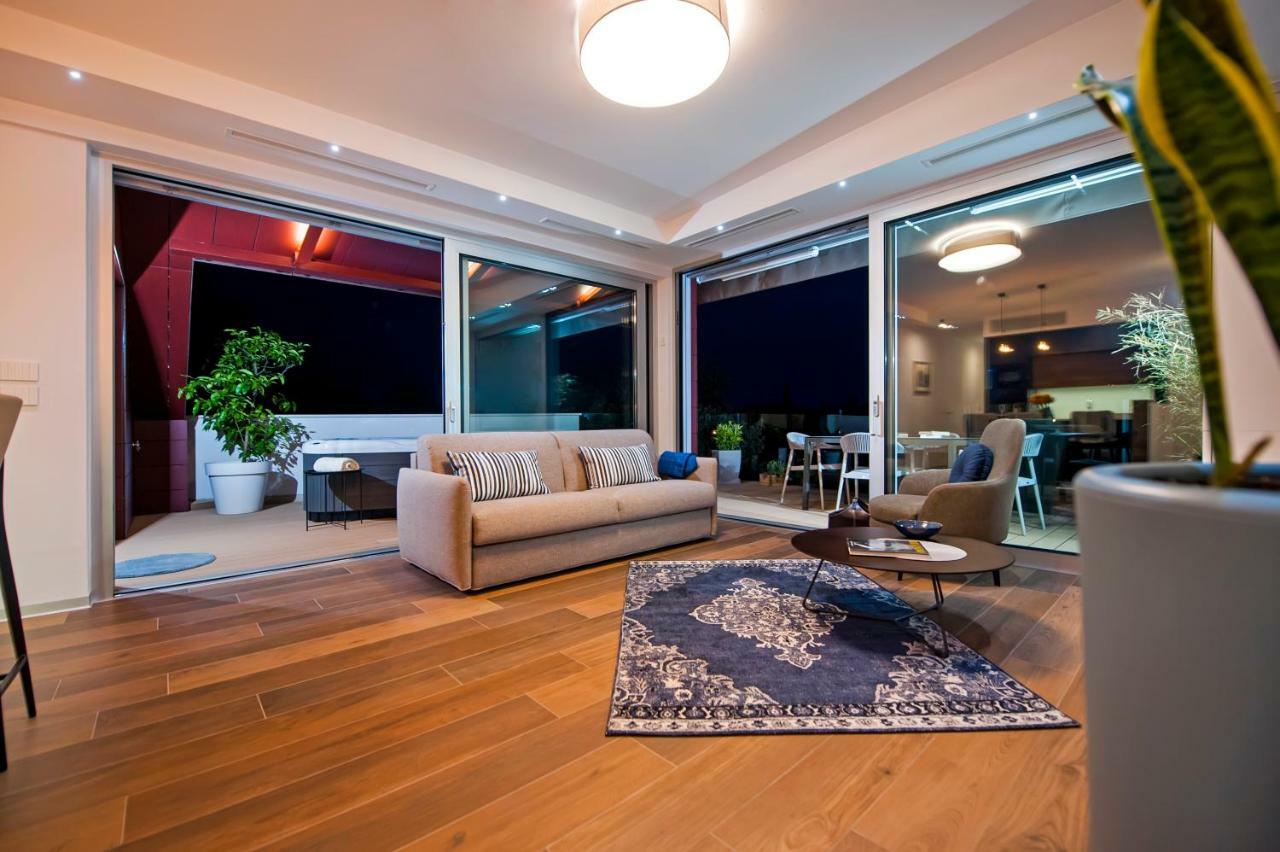 The Q Superior - A Penthouse With Jacuzzi And Sauna Rovinj Exterior photo