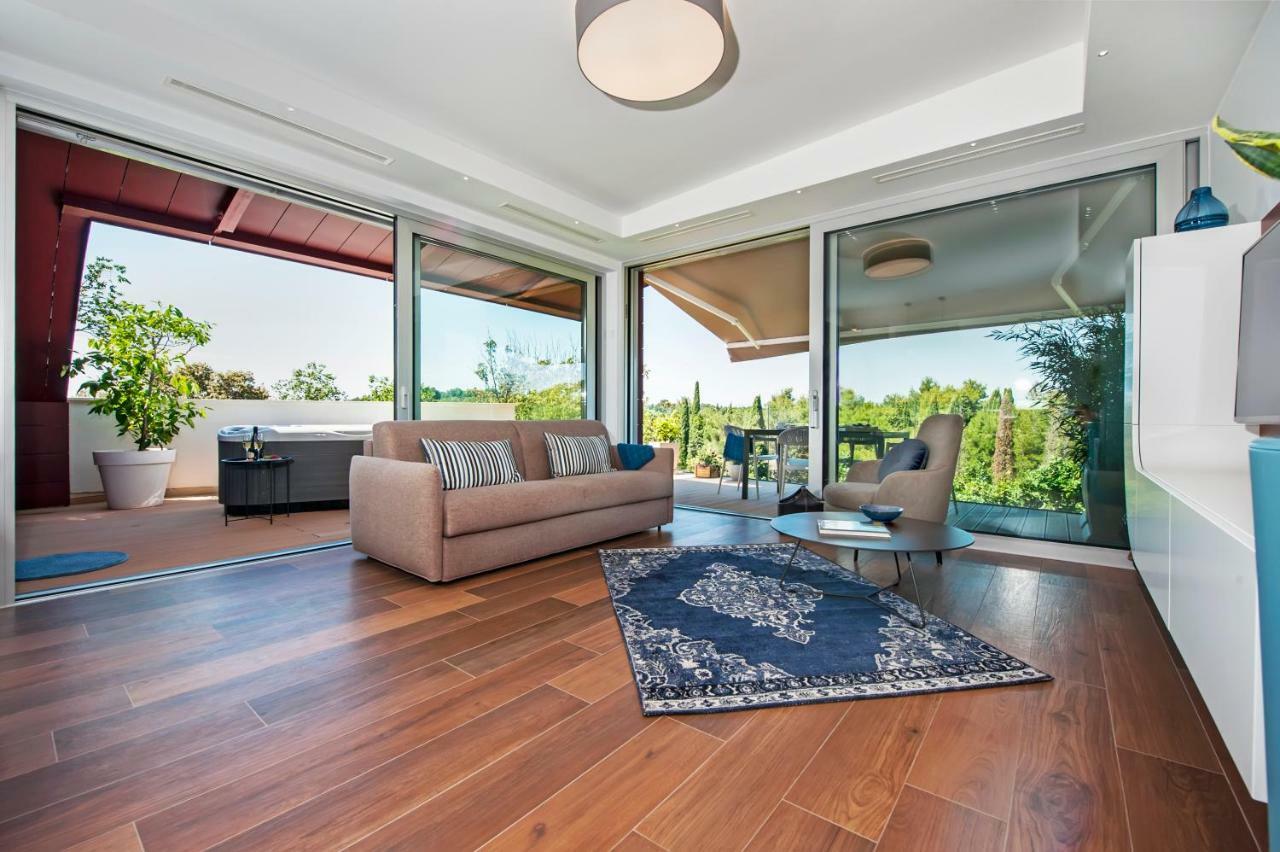 The Q Superior - A Penthouse With Jacuzzi And Sauna Rovinj Exterior photo